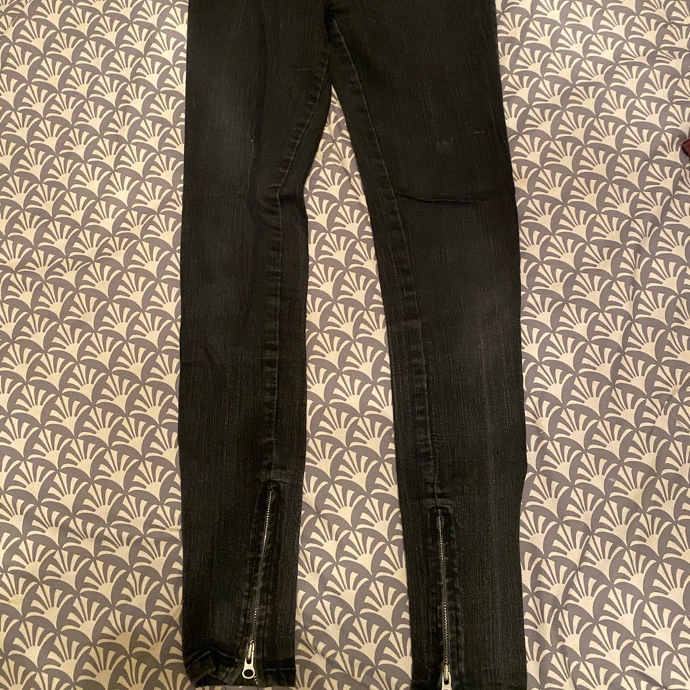 Black Forever 21 Zipper Skinny Jeans. Size XS